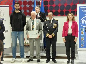 Remise de la médaille d'or de la Jeunesse et des Sports à Claude Ghioni